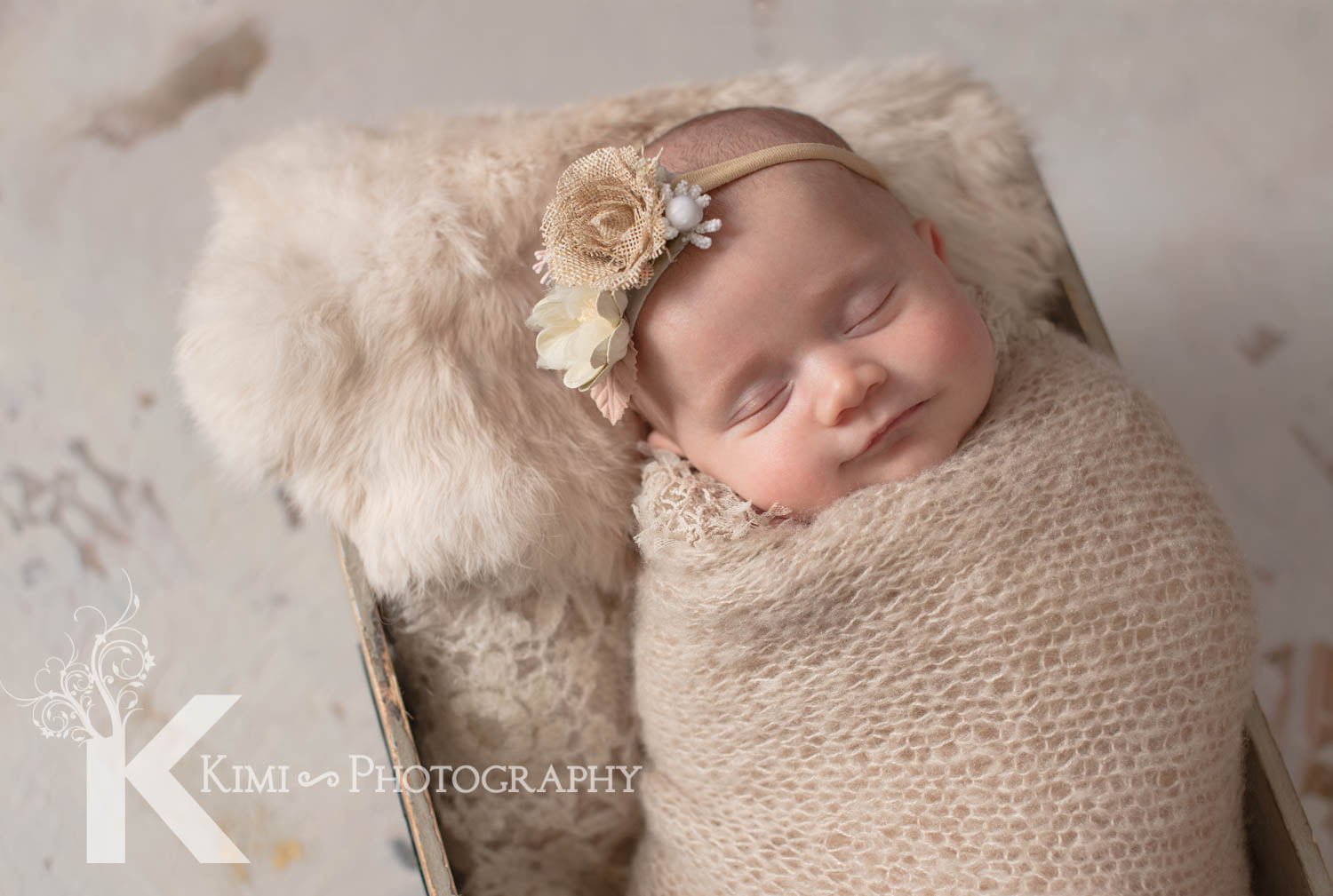 Kimi Photography is a Maternity & Newborn Photographer in Oregon. Here is my incredible journey with my clients from newborn to 1st birthday session.