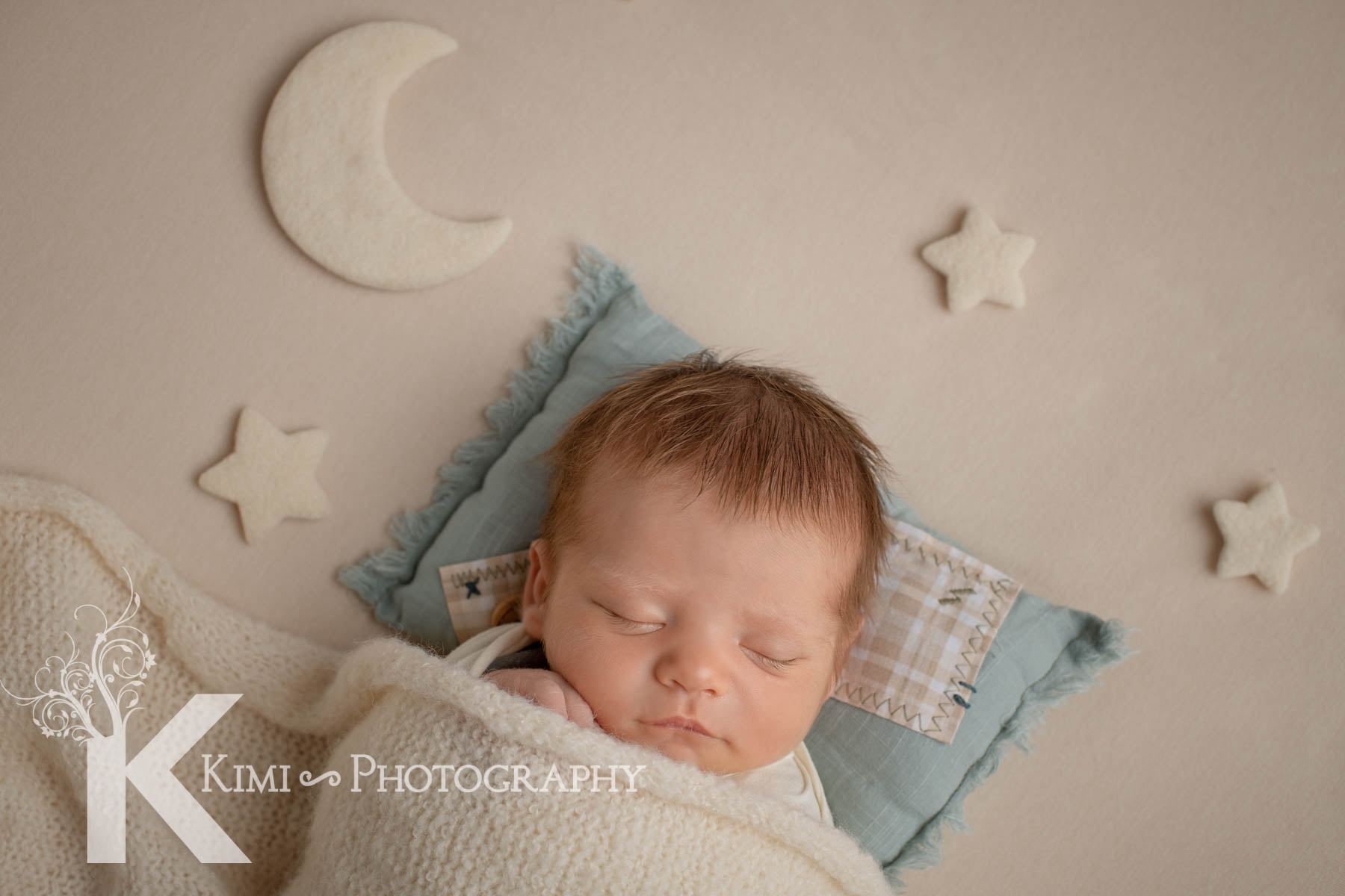 Kimi Photography of Portland coordinates neutral color photo sessions, Neutral colors make warm and cozy images.